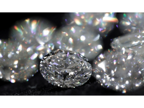 Dingo į Vilnių iš Izraelio siųsti 117 deimantų